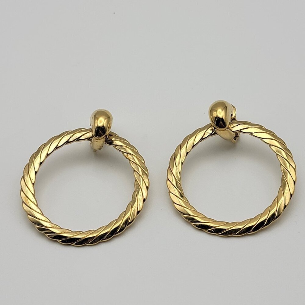 Vintage Trifari Gold Tone Snake Chain Pattern Clip On Hoop Earrings 1.5 Inch
